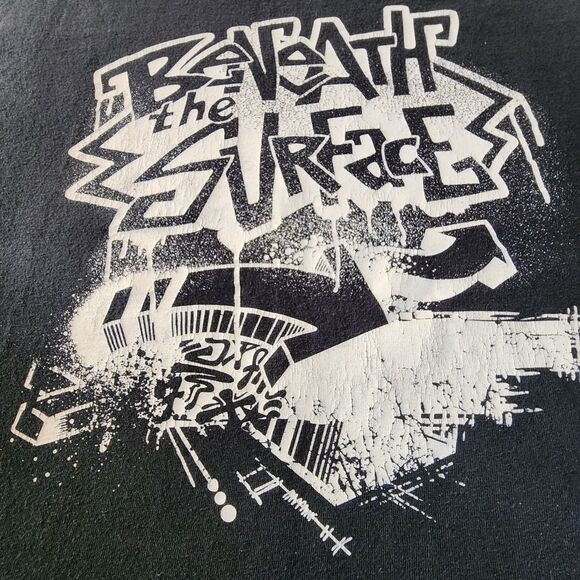 Gildan Shiny Tag Beneath The Surface Black Tshirt With Graphic Size Large - Picture 2 of 5